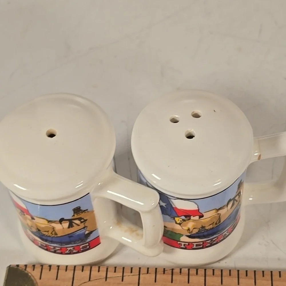 Vtg Collectible Souvenier Texas Beer Stein Shaped Ceramic Salt & Pepper Shakers‎
